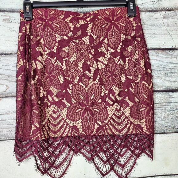 Express Burgundy Red Lace Overlay Skirt Women’s Size 6 Lined Cocktail Party - Picture 3 of 6
